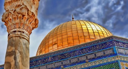كيف حدث الاسراء وقد بني الأقصى بعد النبي عليه الصلاة و السلام بنحو مئة سنة ؟؟؟